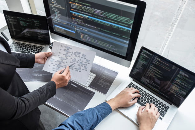 إنشاء موقع الكتروني: دليلك الشامل للبدء في عالم التصميم والبرمجة